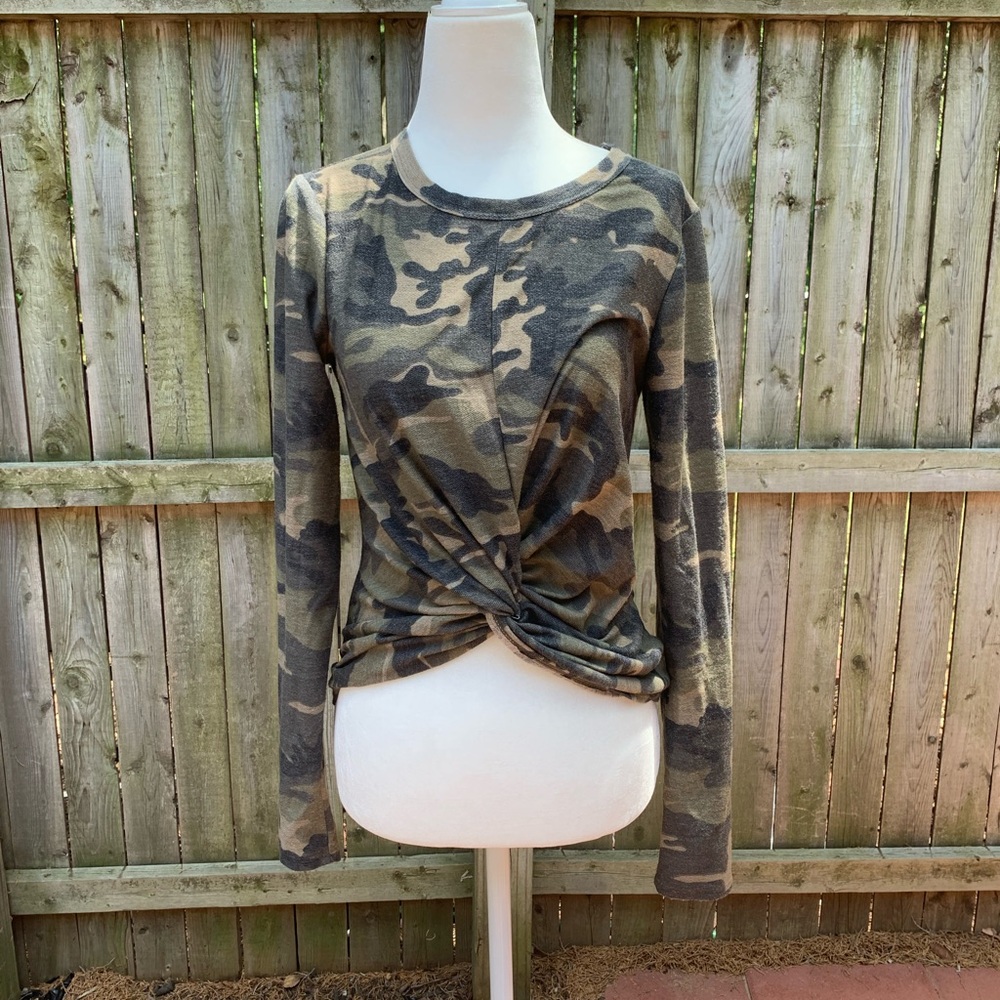 DREW Sage Anthropologie Camo Print Front Twist Top
